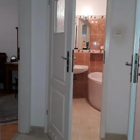Quarto em Acomodações Particulares Cichy I Przyjemny Pokój Na Muranowie Varsóvia